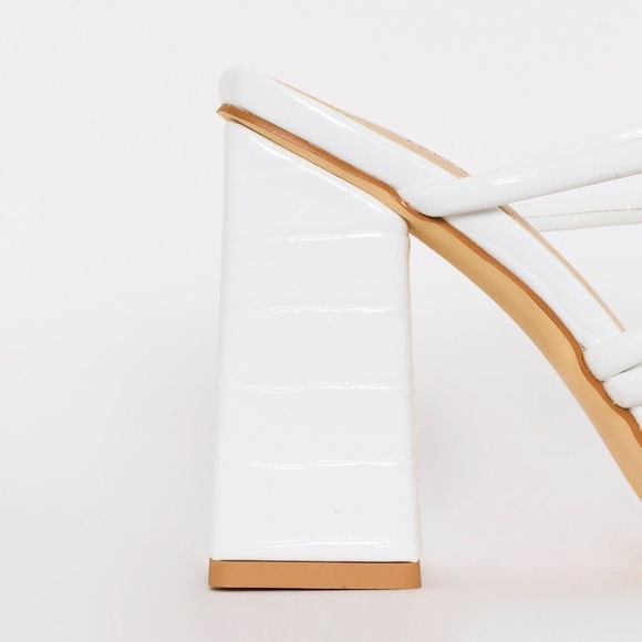 White block heels - Picture 7 of 8